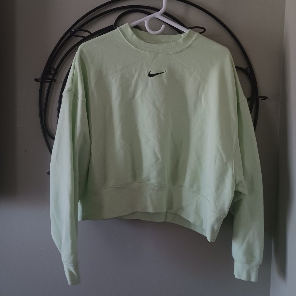 Nike Womens XS Oversized Fleece Sweatshirt Pistachio Green Crewneck Athleisure